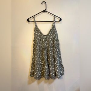 olive green floral ruffled mini dress
super soft and flowy, comfortable